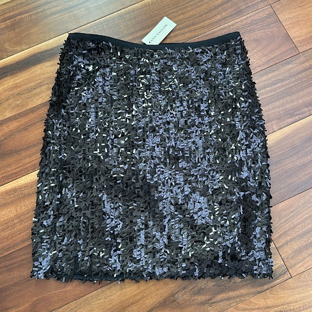 ANN TAYLOR BLACK SEQUINED SKIRT SIZE 0 NWT